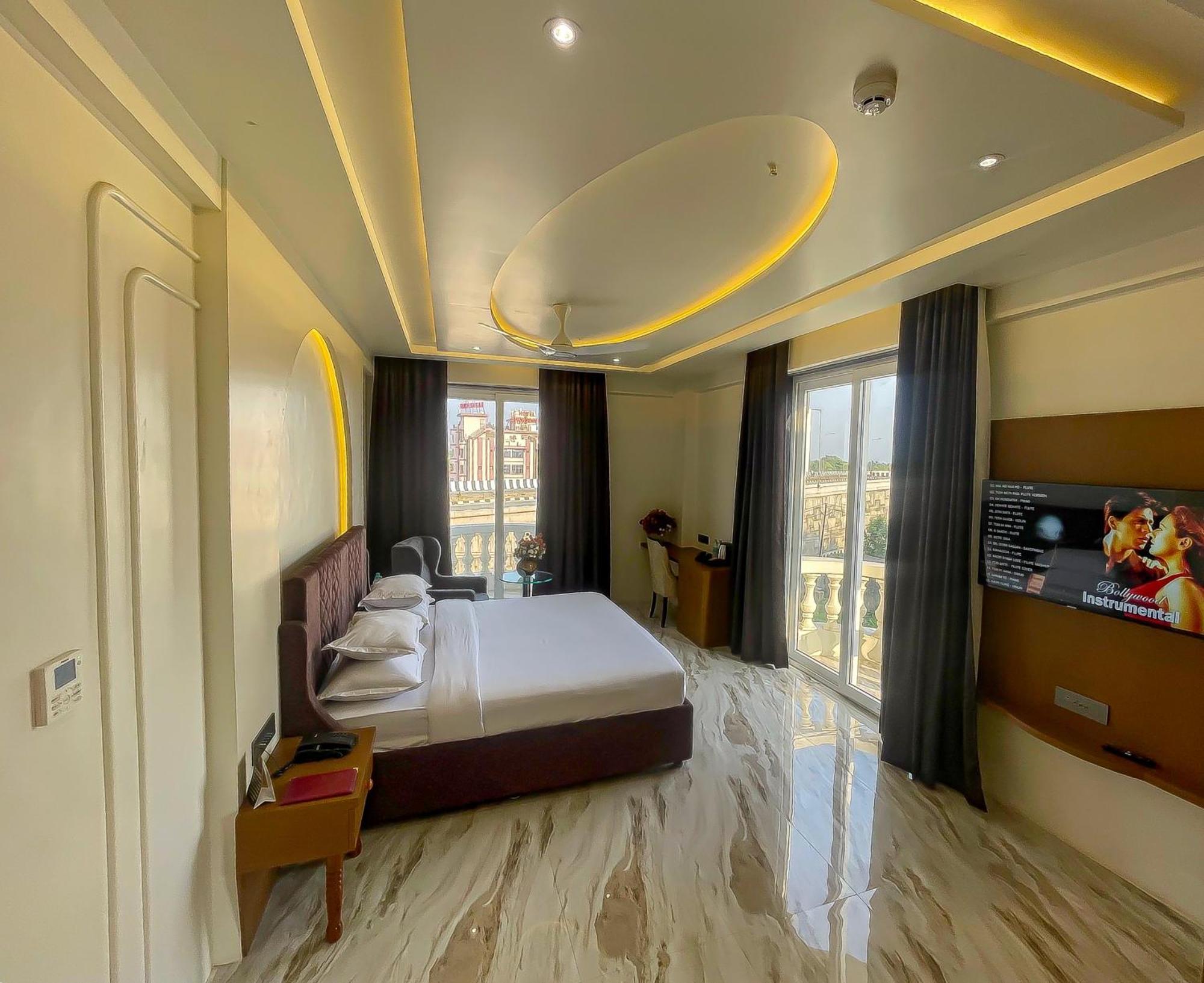 The S Crown Somnath Hotel Exterior photo