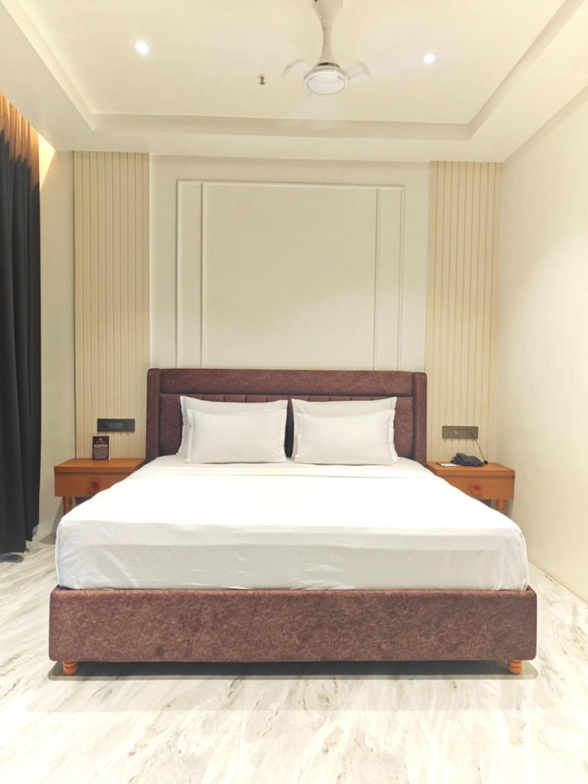 The S Crown Somnath Hotel Exterior photo