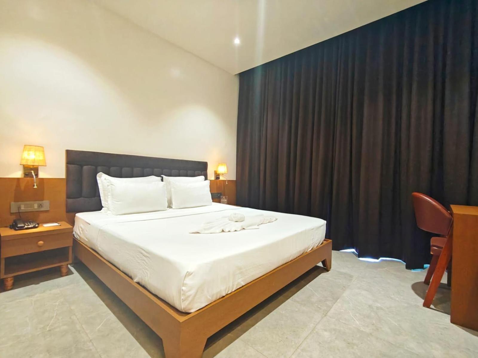 The S Crown Somnath Hotel Exterior photo